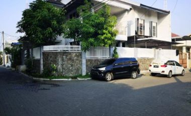 Rumah Hook Simpang Darmo Permai Selatan, ROW 3 MOBIL