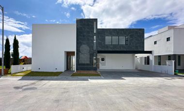 Casa en venta de 4 habitaciones en Hacienda San Antonio, Metepec