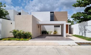 Casa en Venta en Privada Residencial ConKal, Yucatan