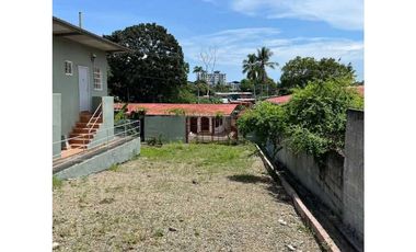 Se vende terreno con mejoras en Los pueblos llano bonito