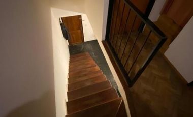 VENTA DE EXCELENTE TRIPLEX 4 AMBIENTES CON COCHERA - MONTE GRANDE