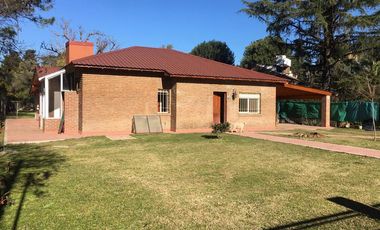 Casa en venta con pileta y amplio parque - San Miguel
