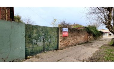 Se vende lote de 10x30 en excelente ubicación.