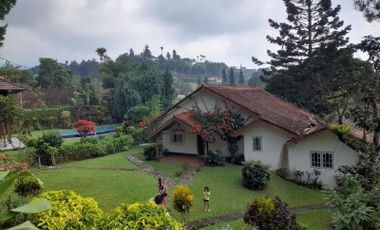 Villa di kawasan Taman Safari 7,5 M di Cisarua Bogor