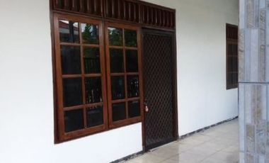 Rumah Tinggal NGINDEN INTAN TIMUR Hadap Barat , Strategis