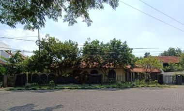 Rumah asri Di Jl. Prapen Indah Surabaya, Strategis