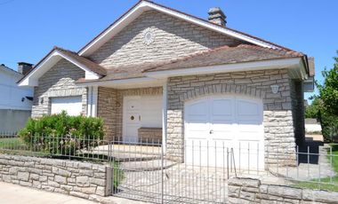 VENTA CHALET MAS DEPTO.