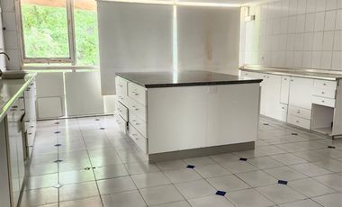Gran Local Comercial en arriendo en Lo Barnechea
