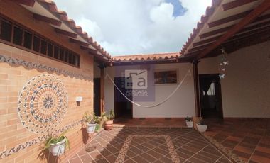 COD. 10787 - SE ARRIENDA CASA CAMPESTRE - BARRIO: SIN DEFINIR