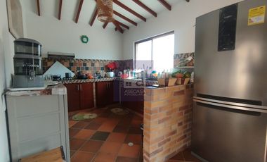 COD. 10787 - SE ARRIENDA CASA CAMPESTRE - BARRIO: SIN DEFINIR