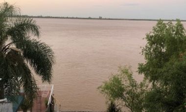 VENDO CASA SOBRE LA COSTA DEL RIO EN AVD ESTRADA