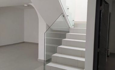 Casa en Esquina en Lomas Tercera ideal para casa u ofocinas