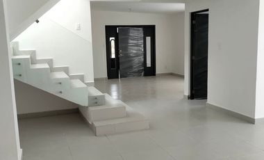 Casa en Esquina en Lomas Tercera ideal para casa u ofocinas