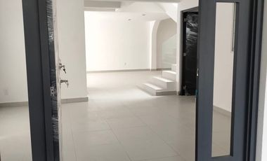 Casa en Esquina en Lomas Tercera ideal para casa u ofocinas