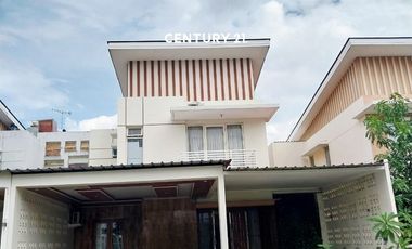 Rumah Bagus Furnish 2 Lantai Di Podomoro Karawang