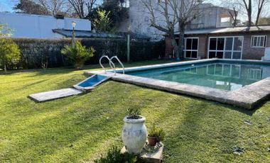 Casa en vta. 3 dorm. jardín. Piscina. La Plata