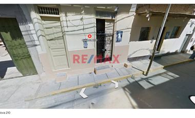 ✨¡Oportunidad Única en Sullana!✨

Descubre tu próximo hogar en la encantadora Calle Cordova, en el corazón de Sullana, Piura. Esta hermosa casa urba