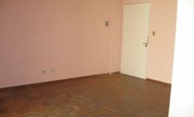 ADROGUE: DPTO 3 AMB, EXCELENTE UBICACION, PLENO CENTRO