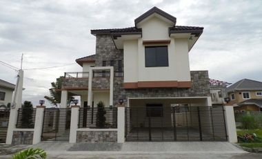 4 Bedrooms House and Lot for Rent in Hensonville Angeles C.