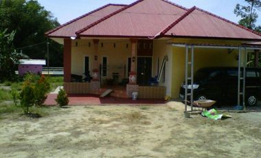 Rumah Halaman Luas di Kayu Besi Namang Bangka Tengah
