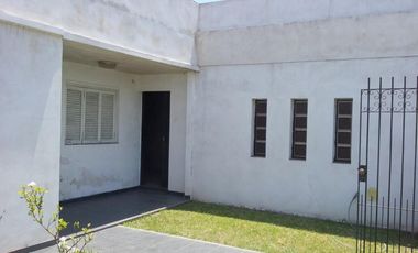 VENTA - ALDO BONZI -  CASA EN LOTE PROPIO - COD 883