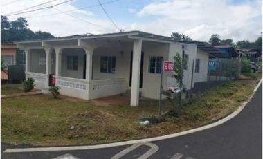VENDO CASA EN LA CHORRERA BARRIO BALBOA 3R