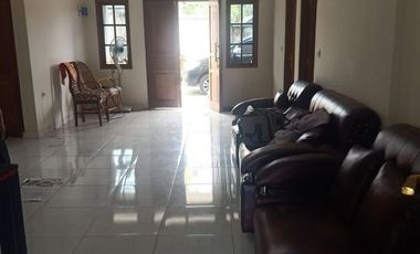 Dijual villa beserta 2 lokal kolam ikan luas tanah 1000m2 pedesaan sejuk Purwakarta