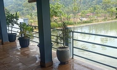 Dijual villa beserta 2 lokal kolam ikan luas tanah 1000m2 pedesaan sejuk Purwakarta