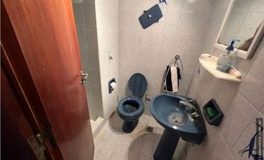 Hermoso y solido Chalet 6 amb. Gran lote B. Constitucion