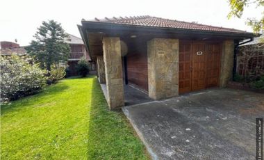 Hermoso y solido Chalet 6 amb. Gran lote B. Constitucion