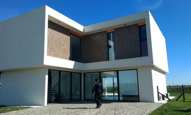 CASA - PUERTOS - HERMOSA VISTA A LAGUNA