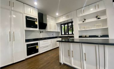 CASA MODERNA EN VENTA EN EL BARRIO EL JARDIN, SANTA MARTA