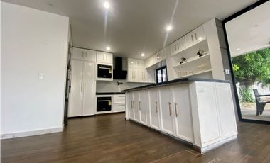 CASA MODERNA EN VENTA EN EL BARRIO EL JARDIN, SANTA MARTA