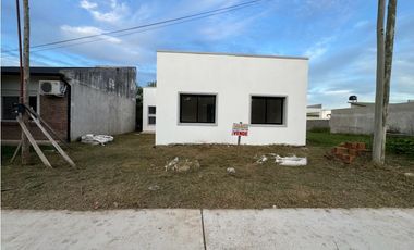Vendo Casa Con Dos Dormitorios en Caseros, Entre Ríos.