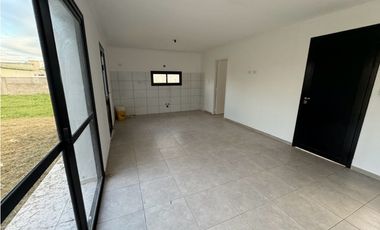 Vendo Casa Con Dos Dormitorios en Caseros, Entre Ríos.
