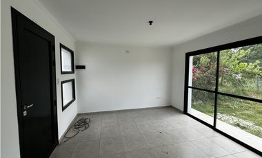 Vendo Casa Con Dos Dormitorios en Caseros, Entre Ríos.