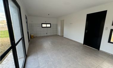 Vendo Casa Con Dos Dormitorios en Caseros, Entre Ríos.