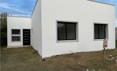 Vendo Casa Con Dos Dormitorios en Caseros, Entre Ríos.