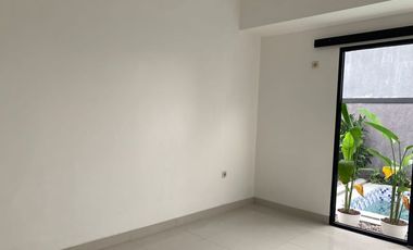 VILLA 2 LANTAI TEPI JALAN DI MAGUWOHARJO 800 JUTAAN PRIVATE POOL