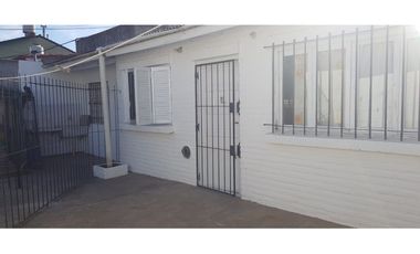 Casa 3 ambientes más departamento 3 amb