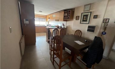 VENTA- DEPARTAMENTO 4 DORMITORIOS- BARRIO ALTO CÓRDOBA