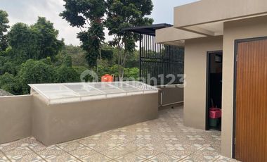 Rumah Siap Huni 3 Lantai Ada Rooftop Dalam Cluster dekat Exit Toll Kopo
