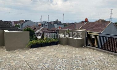 Rumah Siap Huni 3 Lantai Ada Rooftop Dalam Cluster dekat Exit Toll Kopo