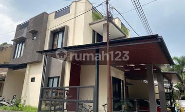 Rumah Siap Huni 3 Lantai Ada Rooftop Dalam Cluster dekat Exit Toll Kopo
