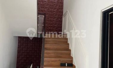 Rumah Siap Huni 3 Lantai Ada Rooftop Dalam Cluster dekat Exit Toll Kopo
