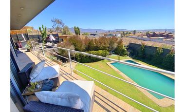 Se vende casa con excelente vista en Peñuelas.