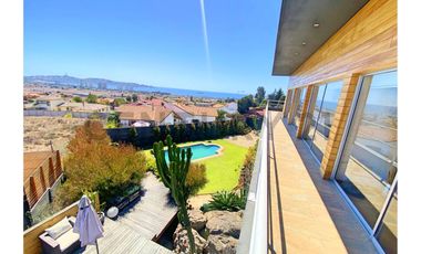 Se vende casa con excelente vista en Peñuelas.