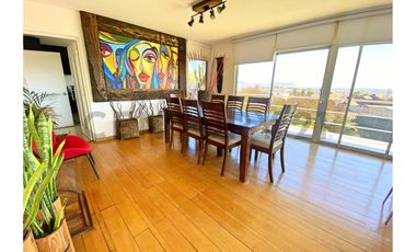 Se vende casa con excelente vista en Peñuelas.