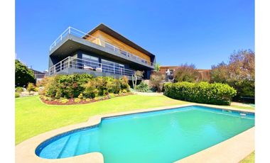 Se vende casa con excelente vista en Peñuelas.