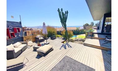 Se vende casa con excelente vista en Peñuelas.